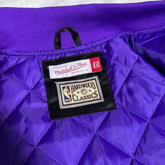 Mitchell & Ness Raptors Bomber Jacket - Picture 3 of 3